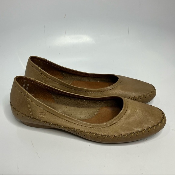 Born tan leather flats slip on shoes size 8.5 - Picture 1 of 7